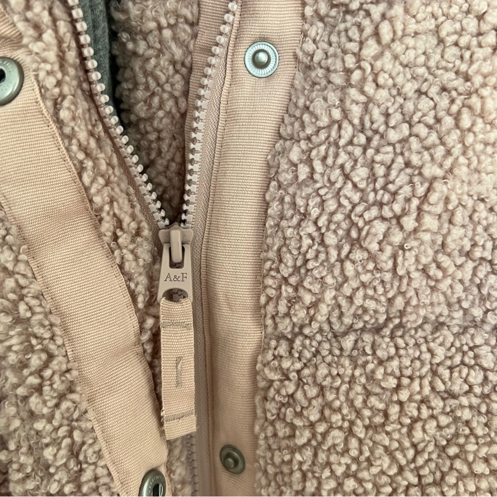 A&F Jacket - Picture 6 of 6